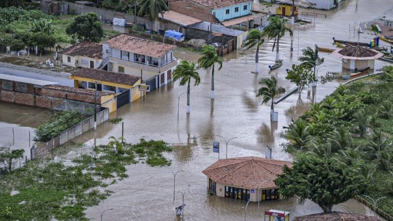 Cartilha ensina como limpar casa após enchentes