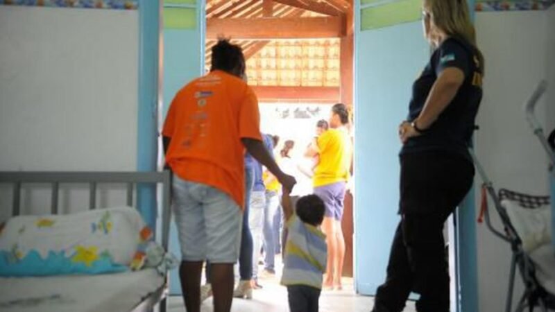 Curso gratuito para cuidador capacita brasileiros e refugiados no Rio