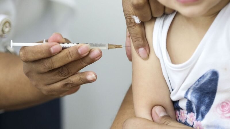 Vacina BCG não protege profissional de saúde de covid-19, diz estudo