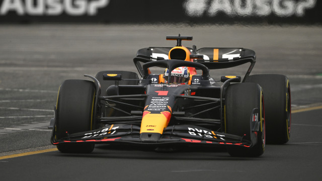 Em sessão agitada, Verstappen lidera único treino livre do GP do Azerbaijão de F-1