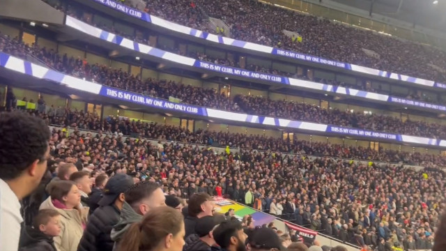 Vídeo: Torcedores do Manchester United dedicam cântico a Harry Kane