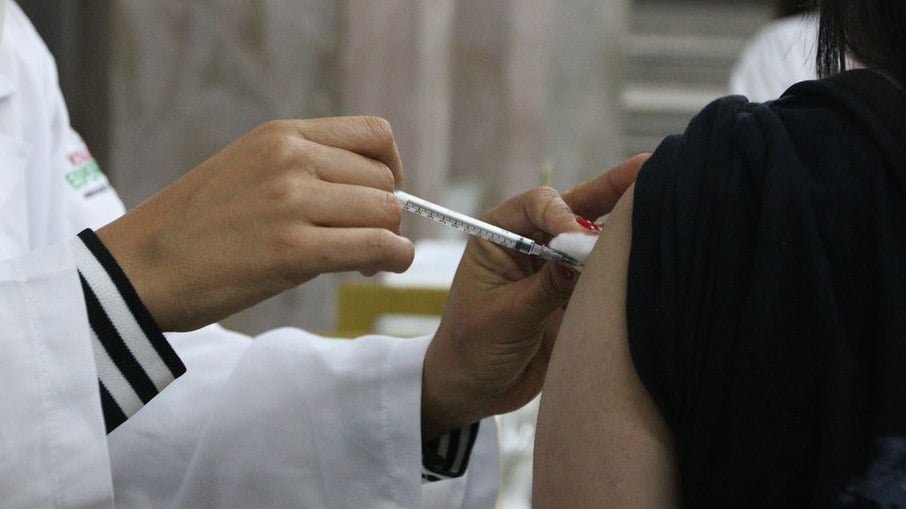 Covid-19: 16 milhões de pessoas já receberam dose da vacina bivalente