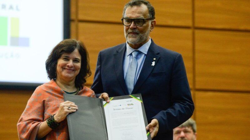 Ministra defende vacinação contra a gripe em todas faixa etárias