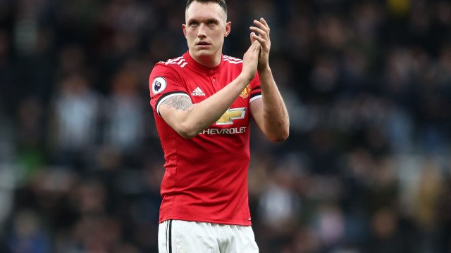 Oficial: Phil Jones está de saída do Manchester United