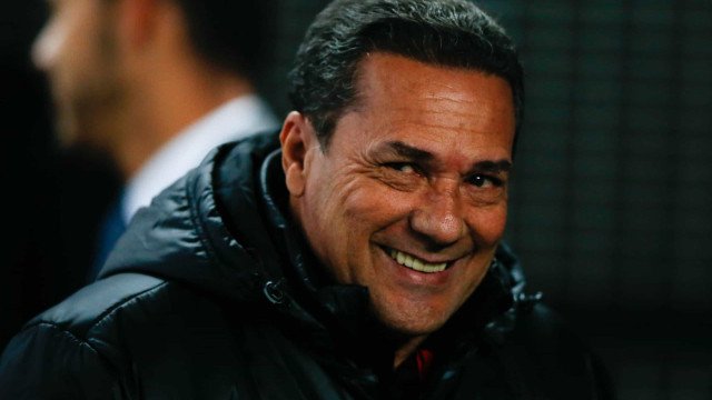 Sem vitória no comando do Corinthians, Luxemburgo comemora empate: ‘Avançamos’