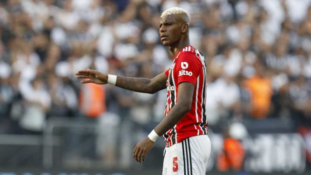 Arboleda sofre lesão muscular e é dúvida no São Paulo para o duelo de sábado com o Vasco