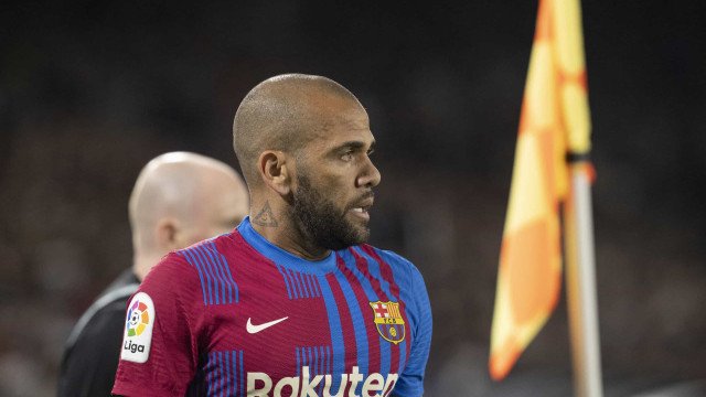 Preso desde janeiro, Daniel Alves completa aniversário de 40 anos na Espanha