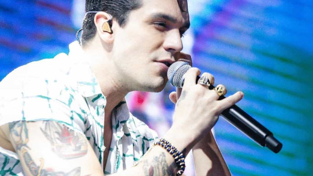 Luan Santana volta a usar look de ‘Pequeno Príncipe’ que gerou elogios e piadas