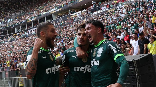 Palmeiras eleva receita em 390%, supera Corinthians e vira modelo financeiro da década