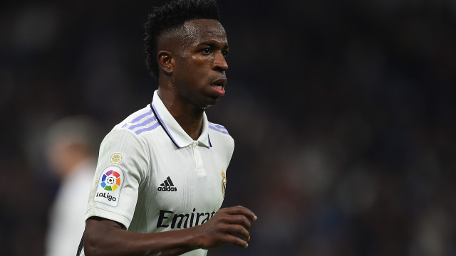 Vinícius Júnior desfalca Real Madrid em 1º jogo após novo caso de racismo