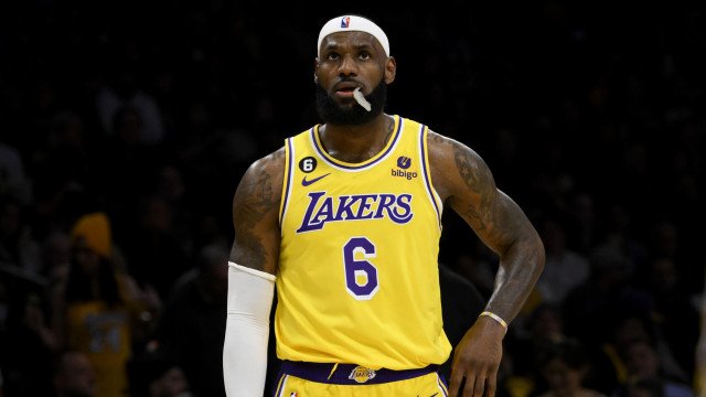 LeBron James evita projetar futuro após queda dos Lakers e indica aposentadoria na NBA