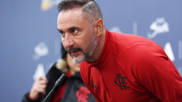 Vítor Pereira fala pela primeira vez após sair do Brasil: ‘Não foi fácil’