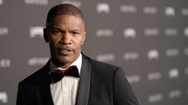 Jamie Foxx está caminhando com ‘passos de bebê’ após internação, diz filha
