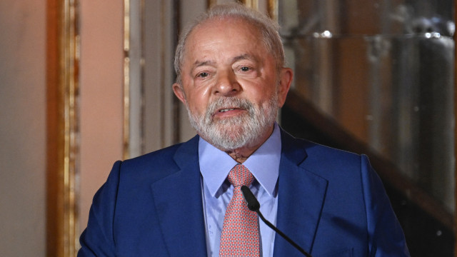 Lula critica juros, ressalta reajuste do salário mínimo e promete regulamentar trabalho em apps