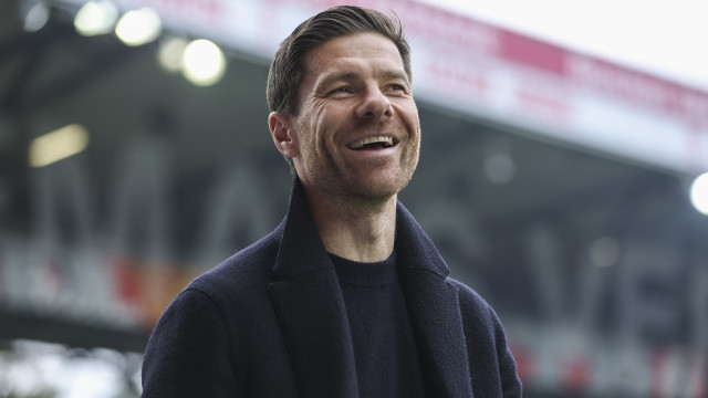 Há um clube inglês interessado em contratar Xabi Alonso; sabe qual é?