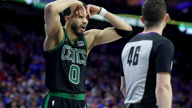 Celtics vencem 76ers na Filadélfia e obtém virada  na série dos playoffs da NBA