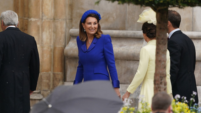 Pais e irmãos de Kate Middleton assistiram à cerimônia da coroação