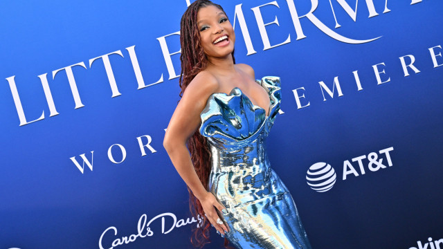 Uma verdadeira sereia! Halle Bailey deslumbra em pré-estreia de filme