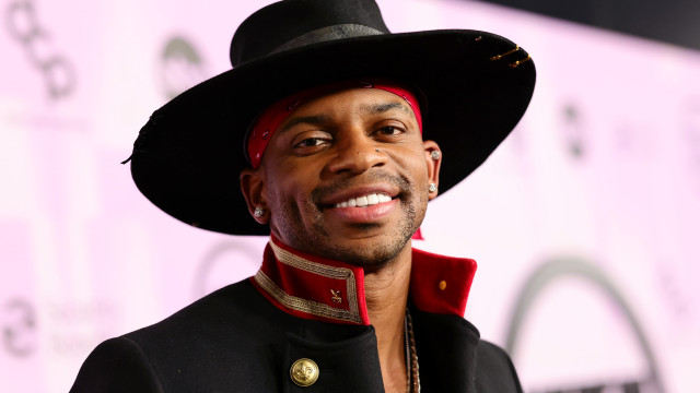Cantor Jimmie Allen é acusado de estupro por ex-agente em processo legal