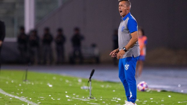 Treinador dos reservas do Vélez morre aos 49 anos de paragem cardíaca