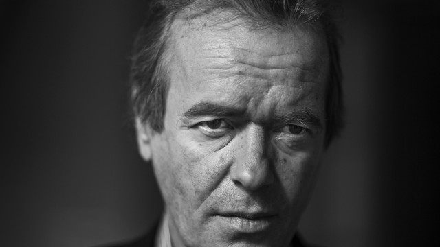 Morre o escritor britânico Martin Amis, autor de ‘Zona de Interesse’, aos 73