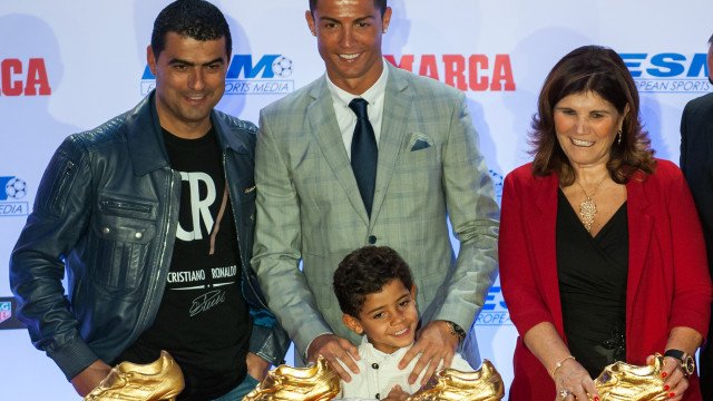 Acusado de vender "camisas falsas", irmão de CR7 vai a julgamento