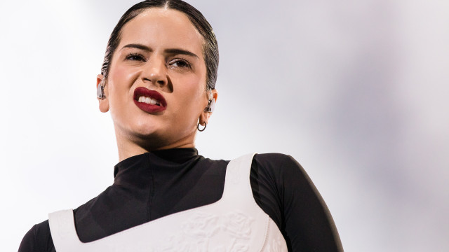 Rosalía critica divulgação de fotos falsas onde surge nua: "É nojento"