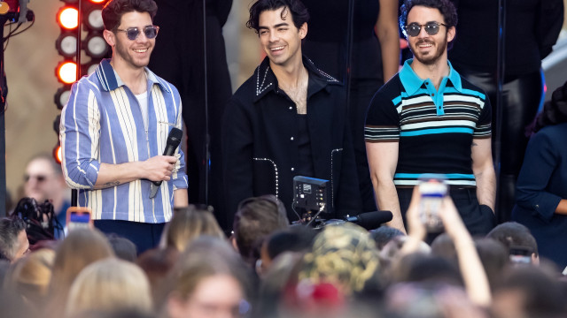 Joe Jonas chorou de inveja quando irmão Nick foi para o ‘The Voice’