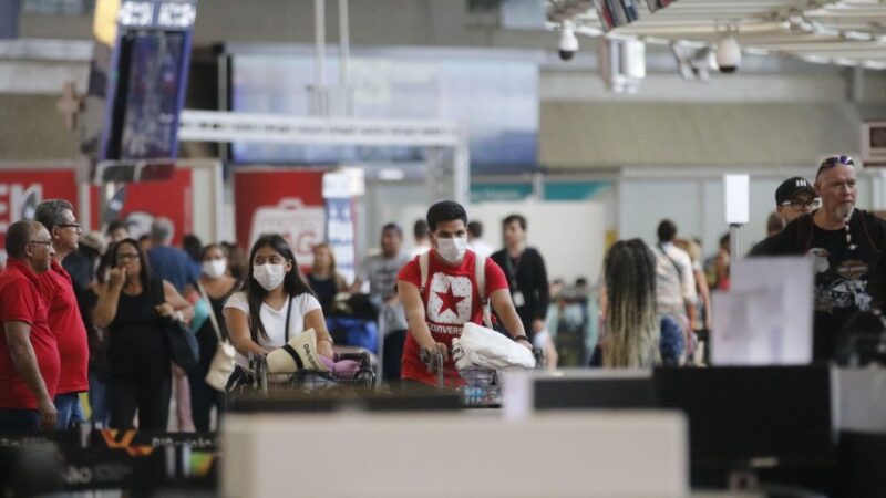 Anvisa deixa de exigir teste de covid-19 para entrada no país