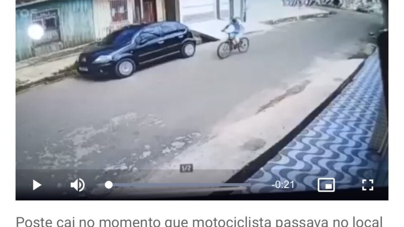 VÍDEO: Poste cai e atinge motociclista que fica gravemente ferida