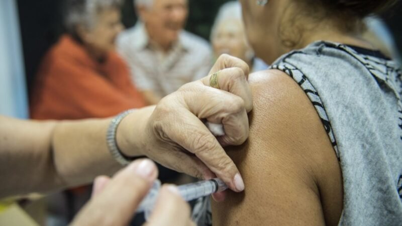 Mais de 43 milhões de pessoas já se vacinaram contra gripe no Brasil