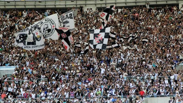 Com interino e sem torcida, Vasco recebe o Cuiabá em busca de alívio no Brasileirão