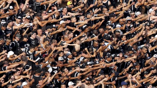 Gaviões da Fiel vai ao CT e cobra dos jogadores melhor desempenho do Corinthians