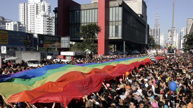 Parada do Orgulho LGBT+ agita a Paulista com desfile neste domingo