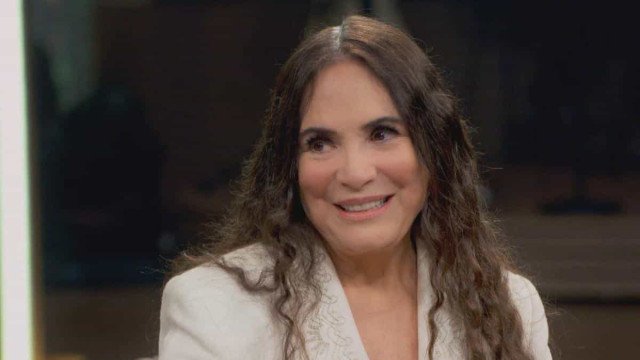 Regina Duarte como pomba em abertura de novela vira meme nas redes sociais