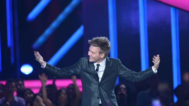 Michel Teló ganha surpresa de Thais Fersoza no Encontro