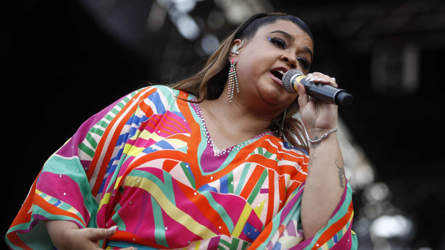 Preta Gil se emociona ao ser convidada por Ludmilla para subir ao palco