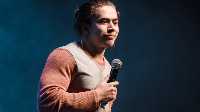Whindersson Nunes diz ser julgado na Irlanda por tatuagens no rosto
