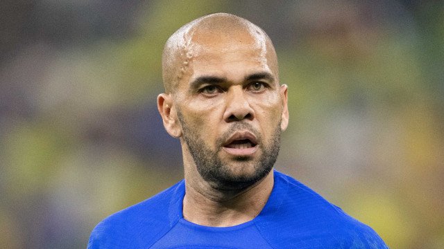 Daniel Alves pode pegar pena de até 12 anos se for condenado na Espanha