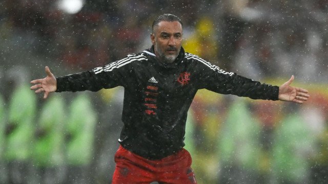 Vítor Pereira diz que ‘dificuldade financeira’ do Corinthians também contribuiu para saída