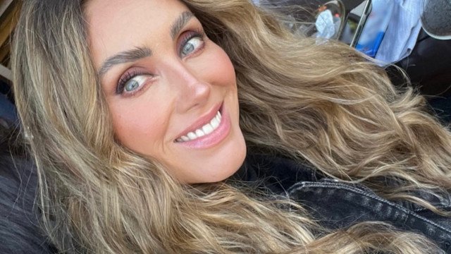 Anahí, do RBD, diz que teve tímpano perfurado enquanto fazia molde de fone