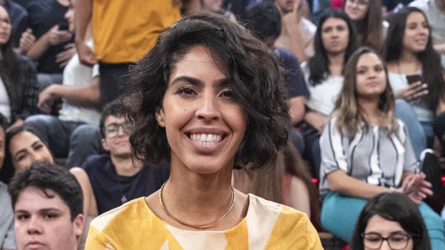 Bela Gil e Larissa Luz dão risada de bate-boca no Saia Justa