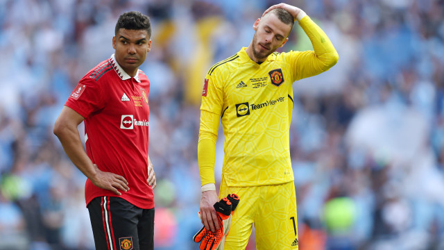 Manchester United liberta dois jogadores e assume negociações com De Gea