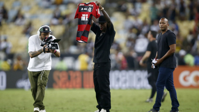 Vini Jr. recebe homenagem no Fla-Flu: ‘Que eu possa seguir firme na luta’