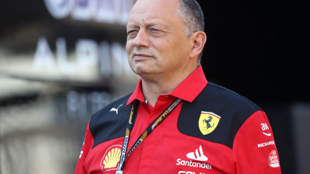 Chefe da Ferrari diz que equipe deu ‘passo à frente’ na disputa com a Aston Martin