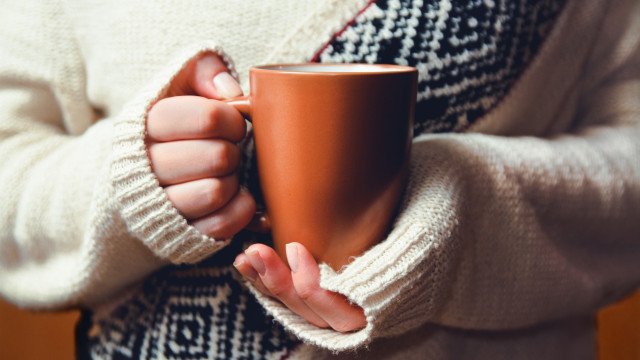 Frente fria deve derrubar temperatura e pode provocar chuva forte e ressaca do mar em SP