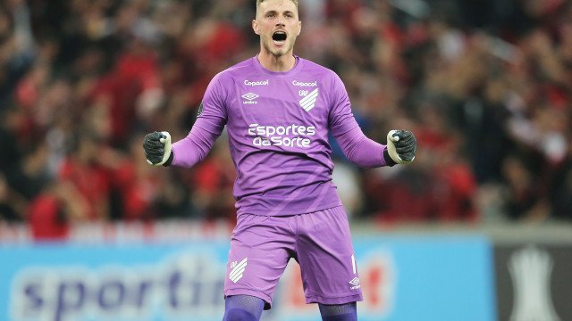 Goleiro do Athletico Paranaense no radar do Benfica