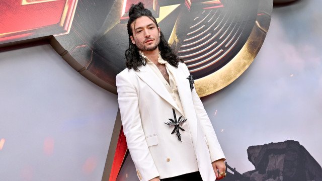 Ezra Miller, estrela de ‘The Flash’, reaparece em público após dois anos