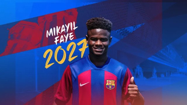 Barcelona apresenta senegalês de 18 anos com cláusula de 400 milhões