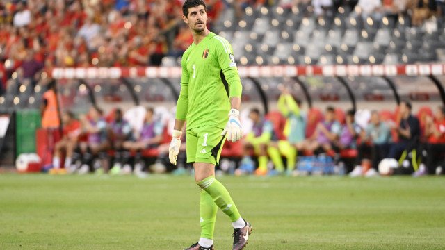Meia da Bélgica critica Courtois por abandono da seleção após divergências internas